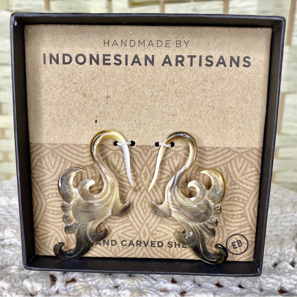 Hand Carved Shell Earrings Made In Indonesia NIB.